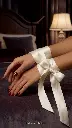 bandeau_blanc_satin_poignets.webp